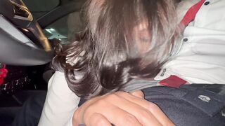 Latin babe CULONA se masturba mientras conduzco y me chupa la POLLA en el parqueadero.
