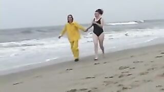 Full-figured brunette eats flatchested redhead's shaved pussy