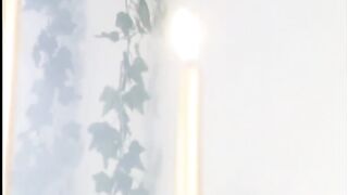 Dos tetonas se besan deliciosamente