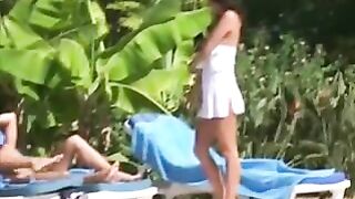 Lady masturbates at the pool 