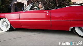 Large curves on corpulent golden-haired pornstar Mia Malkova who loves to show 'em