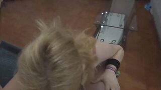 Breasty Wolf siendo amonestada por impaciente.