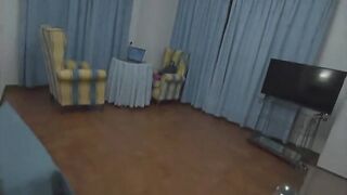 Breasty Wolf siendo amonestada por impaciente.