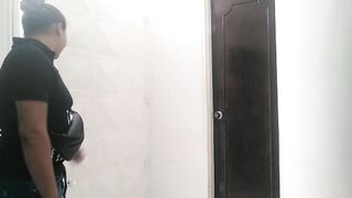 no tengo efectivo pero te puedo cancelar con algo mucho mejor siéntate y quítate la ropa