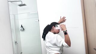 Me pongo traviesa en el baño antes de ir al concierto - Danilisboa