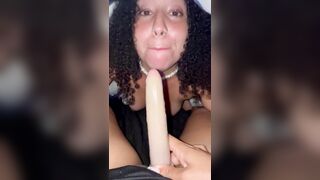 (JOI) Hermanastra gentil te saca LA LECHE antes de una cena familiar