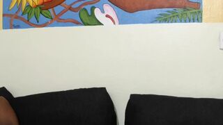 Le chupo la verga bien y lo monto como puta después me pone en cuatro y me da su leche