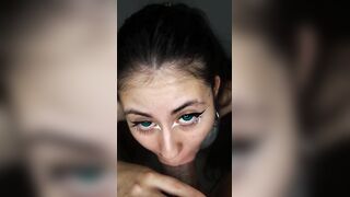 Vista en primera persona follando a una colombiana universitaria ¡Me corro dentro!