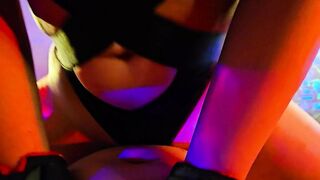 la chupa y la goza toda