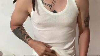 Rasta fuma, se masturba y se corre en la cámara ????????