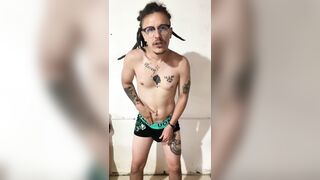 Rasta fuma, se masturba y se corre en la cámara ????????