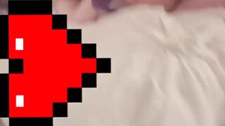 Sumisa con amarras moradas