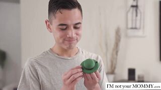 "Don't U Dare Cum Yet," Freya Parker Groans During the time that Mona Azar Sits on His Face