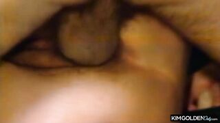 Sinnliche Selbstbefriedigung auf dem Sofa