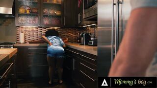 MAMA'S HUNK - Hawt Preggo Beauty Gets Drilled Hard During Midnight Snack With Sticky Spunk fountain