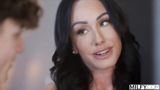 MILFY Stunner mother I'd like to fuck Jennifer Can't Resist Youthful Actor's Knob