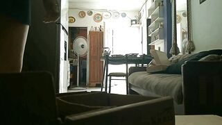 Mujer muestra su coño al miron del técnico de Internet y la atrapa follando y chorreando jizz.