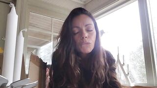 Hawt mother i'd like to fuck gets her vagina and booty stretched by a vibrator used by the delivery dude