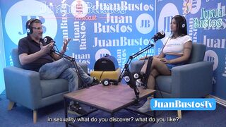 ¡La latin babe aceitada con HERMOSAS TETAS Kataleya Ross se sube a la máquina vibradora hasta correrse!