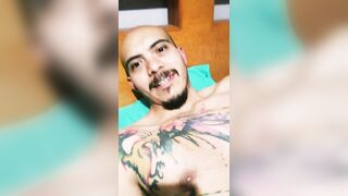 De madrugada y cachondo con la verga dura como siempre...