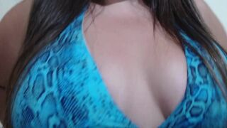 mujer con tetas grandes con ganas de que la follen