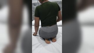 Mi suegro me pilla y me da duro cuando mi marido se va al trabajo ????????????