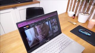 Napalona Mimibloou ogląda porno, mokre majtki