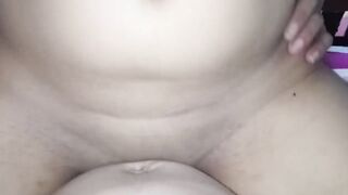 la señora culona venezolana me regalo unos sentones en mi verga pequeña