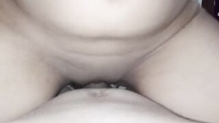 la señora culona venezolana me regalo unos sentones en mi verga pequeña