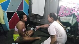 le chupe rico el coño y el culo a la empleada de servicio