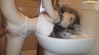 Le encanta que me la coja antes de ir a bañarse