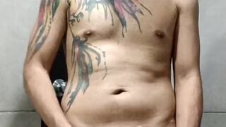 Rica jalada de verga, en el baño del trabajo....