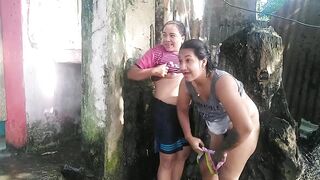 me baño al aire libre con mi mejor amiga two parte