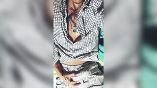 Me jalo la verga en la noche y en pijama...