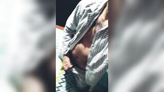 Me jalo la verga en la noche y en pijama...