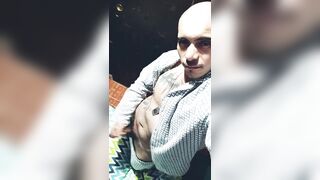 Me jalo la verga en la noche y en pijama...