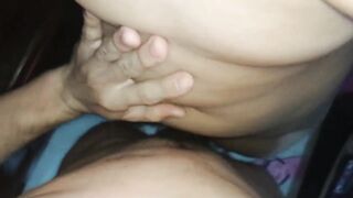 ella dice que le gusta que se la follen parada porque asi la verga entra mas