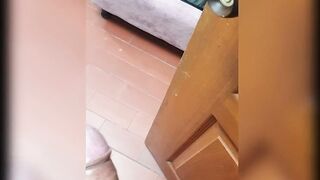 Ups!! Encuentro a mi hermanastra muy caliente y excitada viendo porno.