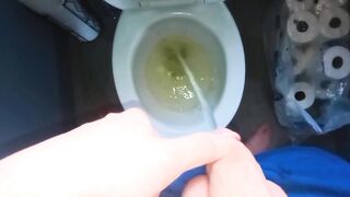 Filthy oily BWC pissing for u my sexy mother i'd like to fuck 