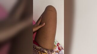 Me toco mientras llega mi padrastro, no me resisto!!!