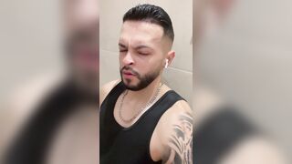 Hoy vi una hermosa chica en el gym me dieron ganas de tocarme y hacerlo????????