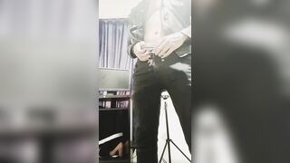 Masturbándome en movie scene para que mi chica lo vea