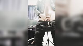 Masturbándome en movie scene para que mi chica lo vea