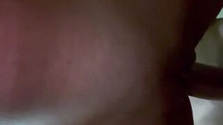 Seduzco a mi compañero de piso y me lo follo sin que nos escuchen