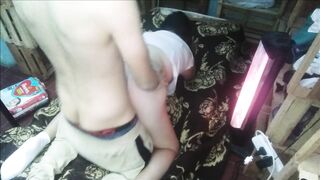 Bien calienteitos en la estufa electrica de perrito