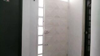 le soy infiel a mi marido con el plomero ya que me empieza acariciar como nadie nunca lo ha hecho