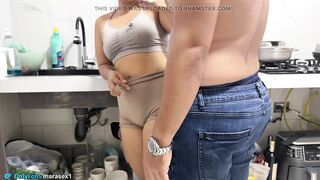 OLDER STEPMOM OF GRNAN BOOTY VERY LASCIVIOUS IN THE KITCHEN
