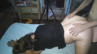 Me la chupa bien rico mi novia y tenemos sexo de perrito al anochecer