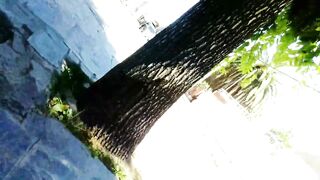 exhibiendo la concha en el club deportivo bajo la falda nos atrapan