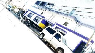 exhibiendo la concha en el club deportivo bajo la falda nos atrapan